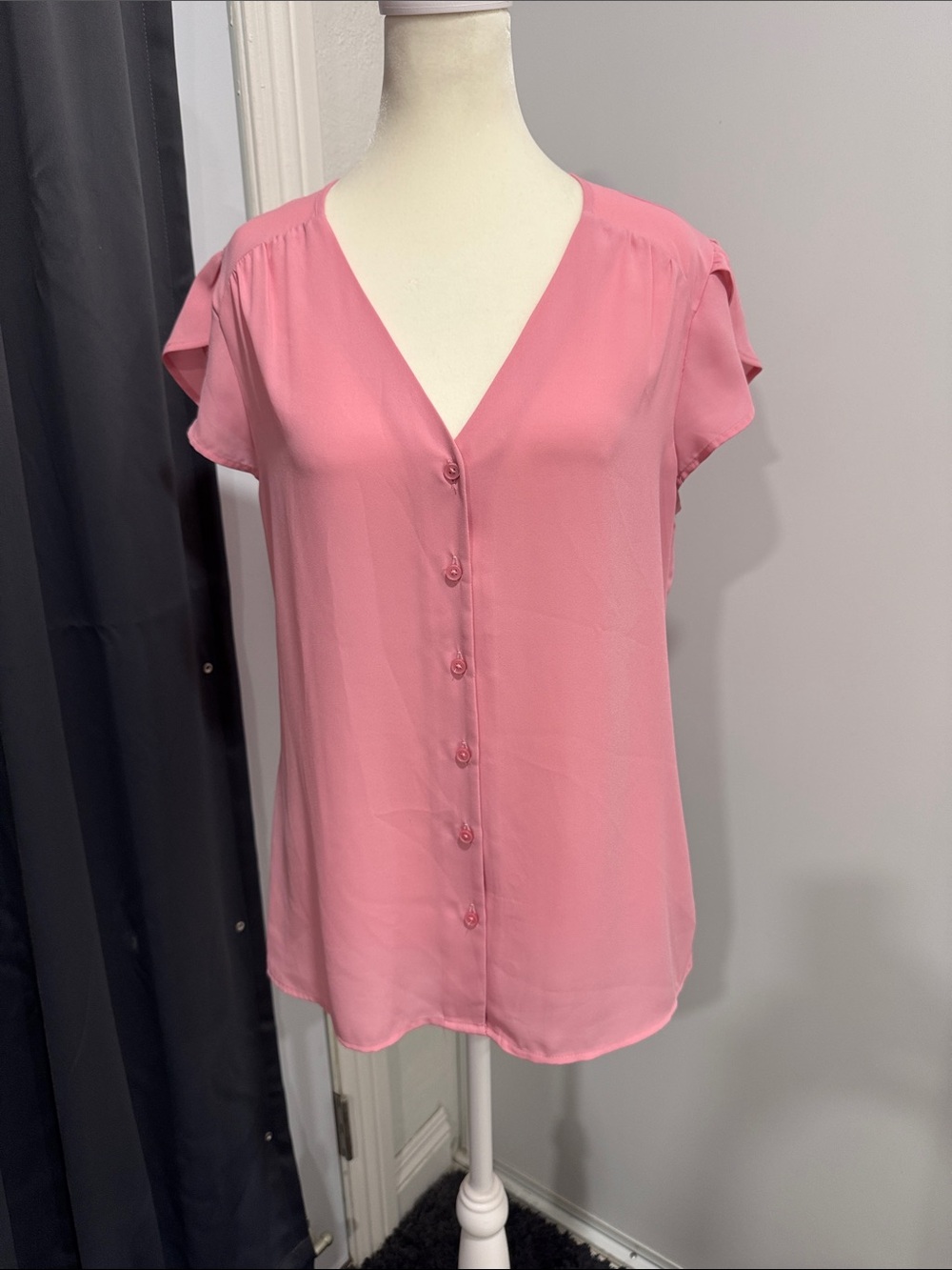 Express Women's Pink Button-Front Cap Sleeve V-Neck Blouse S